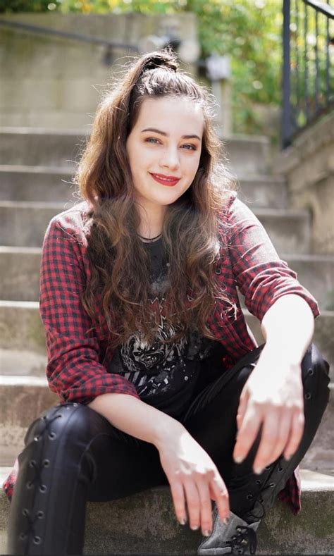 Mary Mouser Jeans 💖picture Of Mary Mouser