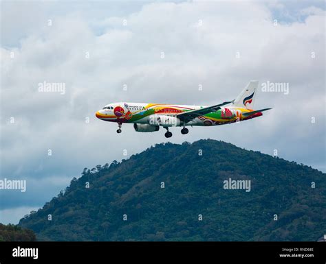 Airbus A320 Landing Approach Stock Photo Alamy