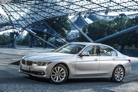 Samtidig gir du avkall på elbilenes fordeler: BMW 330e 2015: Offizielle Infos zum Plug-in-Hybrid-3er
