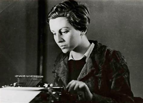 She died of critical injuries. Gerda Taro - Profesor de fotografía