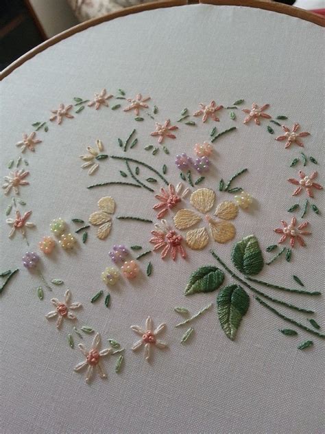 resultado de imagem para pinterest embroidery bordado a mano bordado corazones bordados