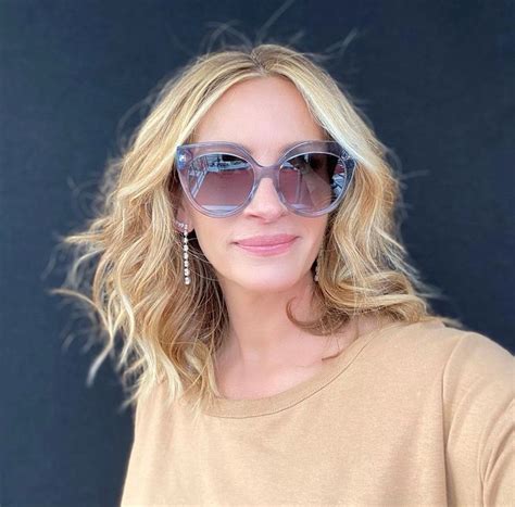 Julia Roberts Wearing Elie Saab Sunglasses Executive Bulletin