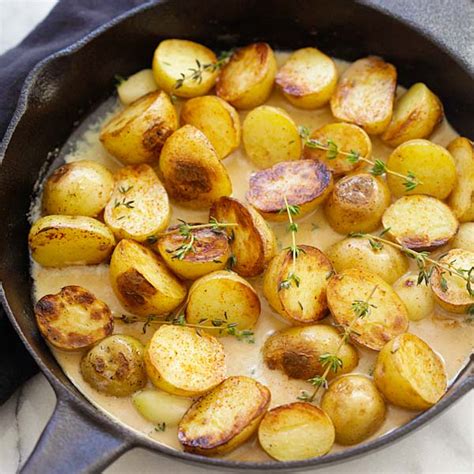 Here are 28 simple but delicious ways to cook potatoes. Garlic Roasted Potatoes | Easy Delicious Recipes