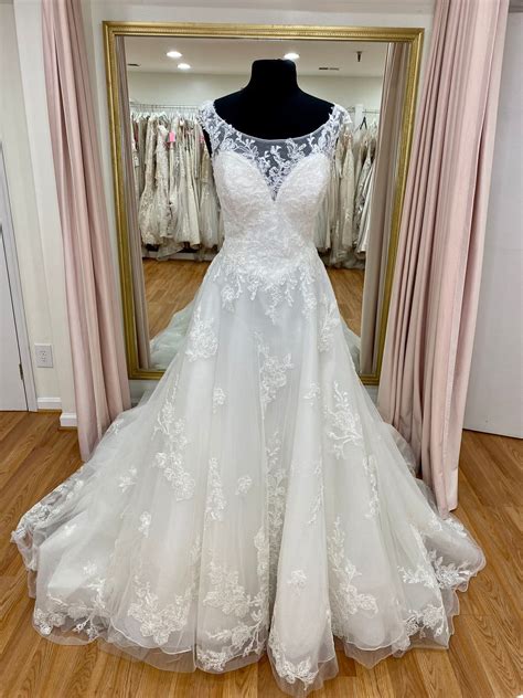 Disney Fairy Tale Weddings Snow White D267 Size 12 — Ellies Bridal