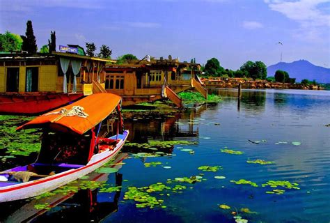 Kashmir Premium Houseboat 2n3d Stay And Sightseeing Lo Holidays