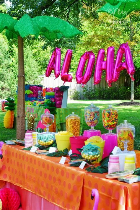 For inspiration, take a look at these sweet blue and white oreos. GreyGrey Designs: Aloha High School Luau Themed Graduation ...