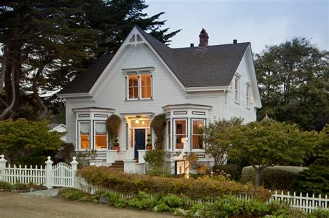 The Charming Blue Door Inn Of Mendocino The Jetsetting Fashionista