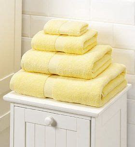 Soak up the suds in style with designer bath & body sets, fluffy towels to wrap up in, shower caddies and bath mats for up to 60% less.* paleyellow.quenalbertini: Towels | M&S - es.pinterest.com ...