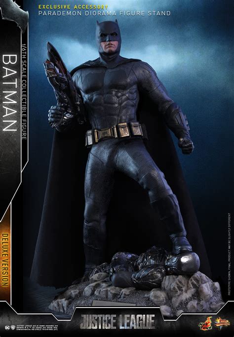 Meticulously crafted based on ben affleck's appearance as batman in justice league, the. Hot Toys Justice League Batman 1/6 Scale Figure - The ...
