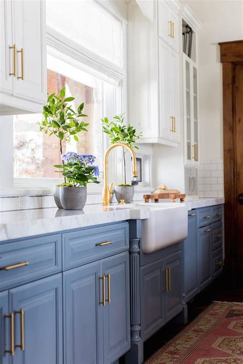 Natural light collides with the white upper cabinets, backsplash and counters, keeping the space bright. Paint Gallery - Benjamin Moore Courtland Blue - Paint colors and brands - Design, decor, photos ...