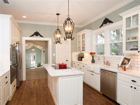 As Seen On Hgtvs Fixer Upper This Gorgeous Cottage Kitchen Features