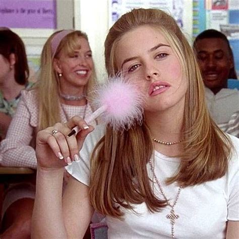 Cher And Fluffy Pen 💗 In 2020 Clueless Outfits Clueless Aesthetic