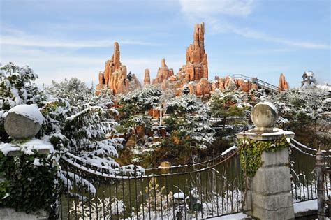 Disney Castles That Have Been Covered In Real Snow Disneyland Park