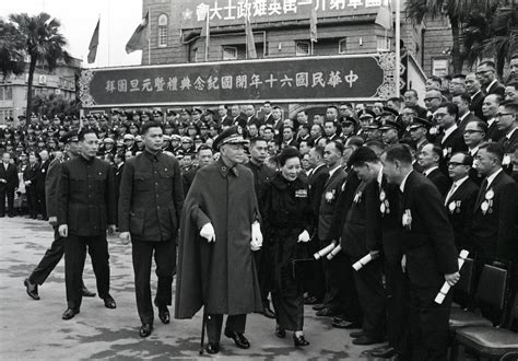 Chiang Kai Shek And Wife With Crowd East Asia Center