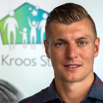 Toni kroos is one of the best players in the world. Toni Kroos Haircut: Hair Tutorial, How to - Men's Hairstyles