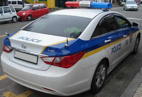 File20100922 Hyundai Sonata Police Car 2 Wikimedia Commons
