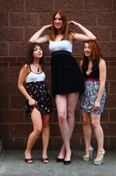 30 Extremely Tall Women Funcage