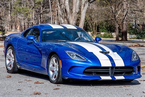 2013 Dodge Srt Viper Gts Launch Edition Makes People Crazy During