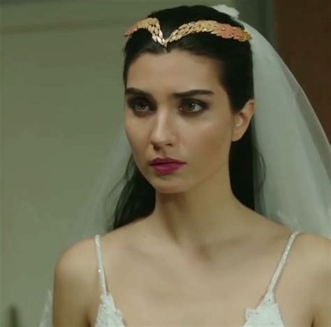 Tuba Buyukustun As Elif On Her Wedding Day In The Turkish Tv Series