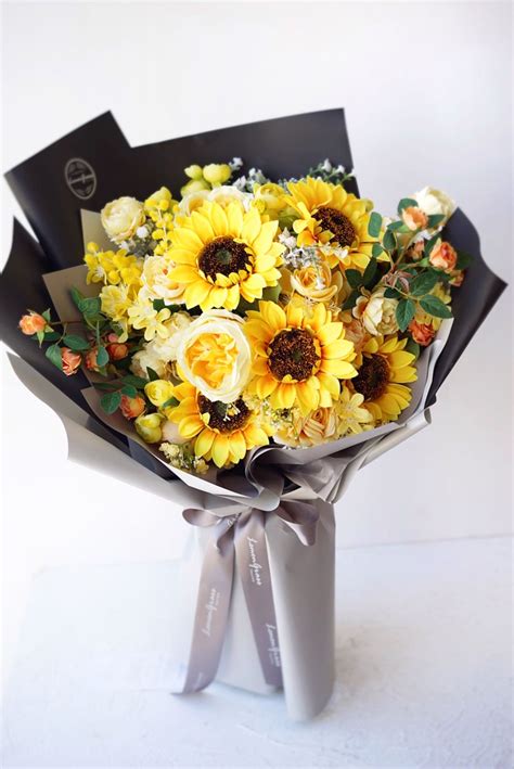 You may also want to avoid furniture, bugs, flowers, and insects as there's a chance that your villager will put them on display in their homes. Pin by LemongrassWedding on Silk Flower Gift Bouquet ...