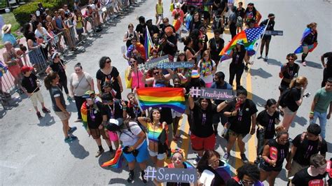 miami beach reclama igualdad en el desfile del orgullo gay video minuto30