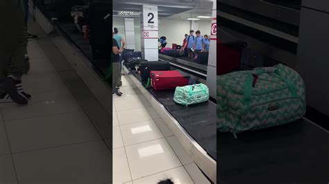 A Si Se Recogen Las Maletas En Los Aeropuertos This Is How Bags Are Collected At Airports