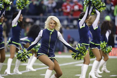Cheerleaders Keep It Hot When The Temperature Drops