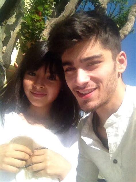 One Direction Zayn With Fans 1422014