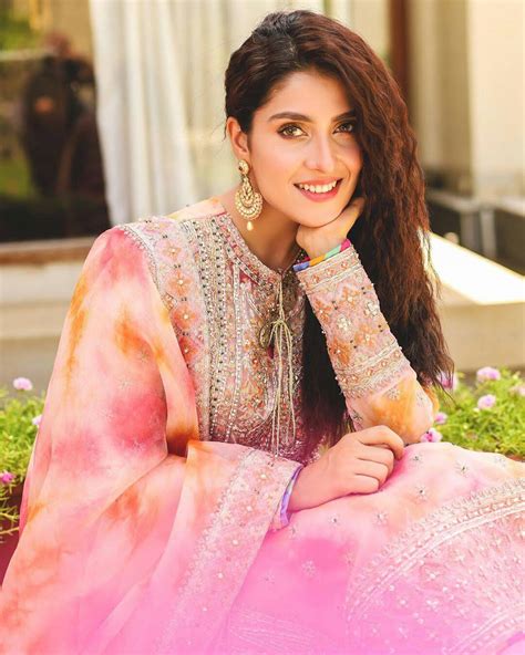 Ayeza Khan Beautiful Dressing On 2nd Day Of Eid Daily Infotainment