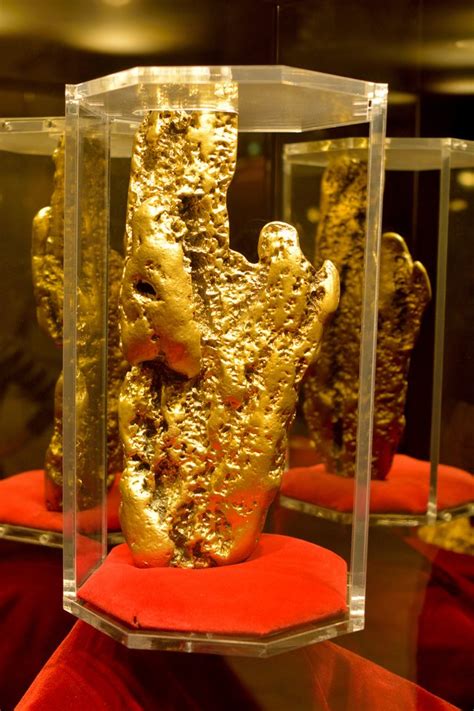 Worlds Largest Gold Nugget Found With A Metal Detector