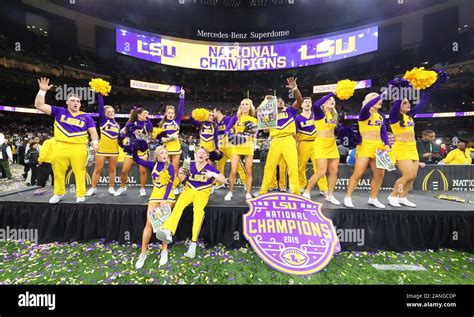 Lsu Cheerleaders Hi Res Stock Photography And Images Alamy