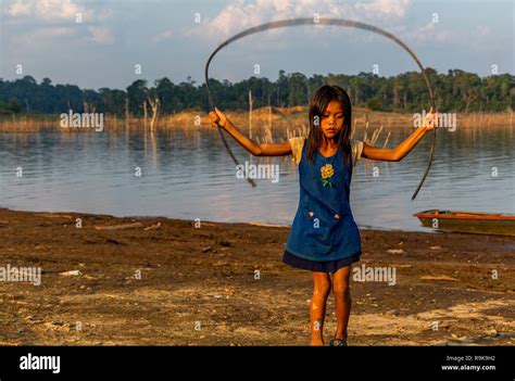 Mud Girl Poor Hi Res Stock Photography And Images Alamy
