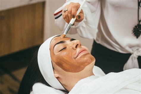 Top 5 Hydrafacial Benefits For Acne Prone Skin