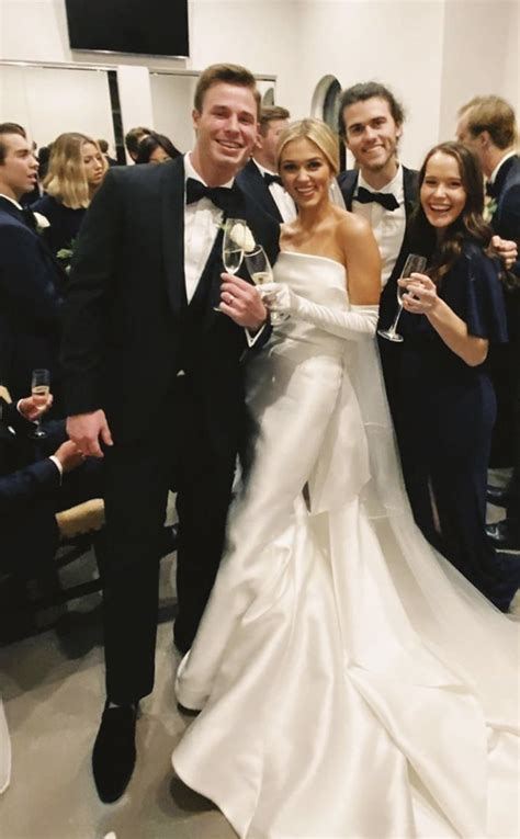 The First Photos Of Sadie Robertsons Wedding Gown Will Leave You Speechless Kkch The Lift Fm