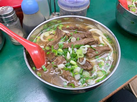 劉山東牛肉麵｜米其林必比登推薦台北必吃牛肉麵 ・古早滋味讓人回味無窮 Jjhsu