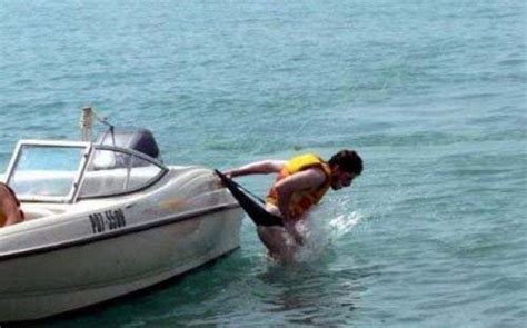 New Form Of Water Skiing Or Ultimate Wedgie Ezwebrus Funny Pictures