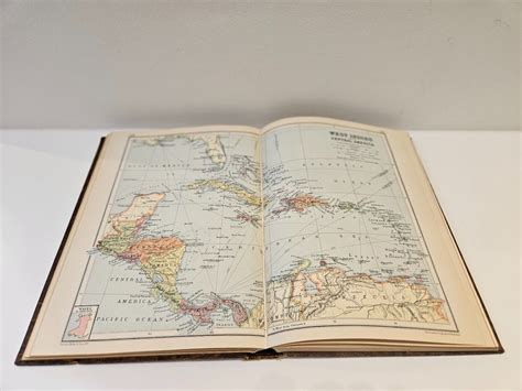 Odhams Press The New Pictorial Atlas Of The World Vintage Hard Back