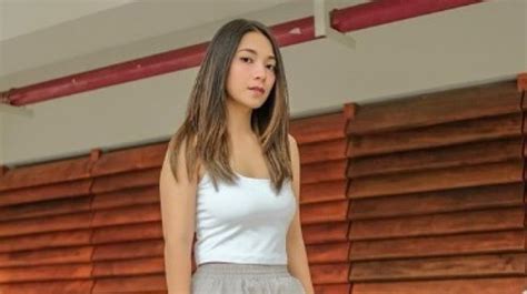 Blog ini dibuat khusus untuk para penggemar dinda kirana. Dinda Kirana Takut RUU KUHP Batasi Kaum Perempuan