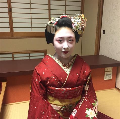 Maiko Koaki San Sari Crown Jewelry Instagram Fashion Saree Moda