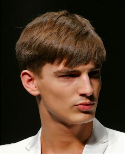 Angular Fringe Hairstyle For Round Face Mens Hairstyles