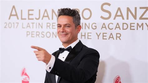 Alejandro Sanz Wins ‘record Of The Year For Contigo At The 21st
