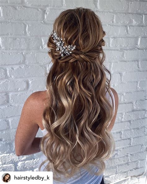 21 Lovely Bridesmaid Hair Ideas For The Perfect 2023 Wedding