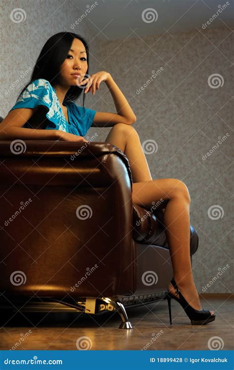 Het Mooie Aziatische Vrouw Ontspannen Stock Foto Image Of Gezicht Dame
