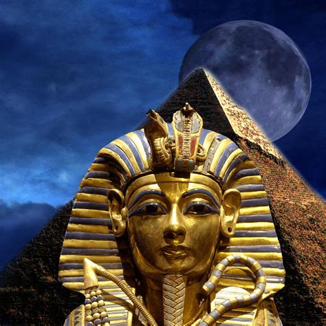 King Tut And Pyramid By Erika Kaisersot