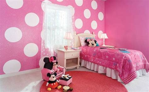 The picture is still in black and white, but the duvet cover and pillow case is colored with dark navy that add your bedroom into more color theme compared with. Minnie Mouse bedroom | Girl bedroom decor, Minnie mouse ...