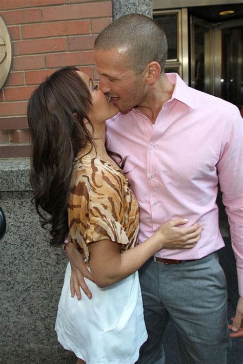 Bachelorette Ashley Hebert Shows Off Her Man J P Rosenbaum In Nyc