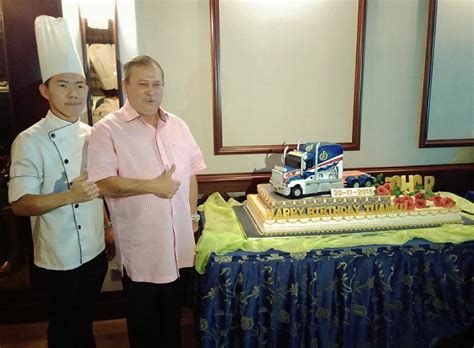 Pikpng encourages users to upload free artworks without copyright. Sultan Johor. (With images) | Lab coat, Coat, Fashion