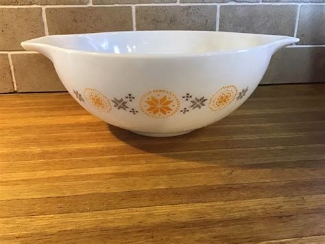 Town And Country Pyrex Cinderella Bowl Vintage Ships From Canada
