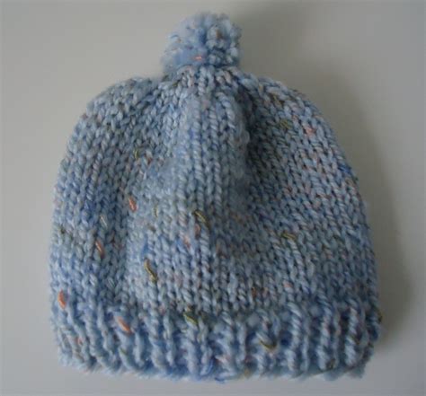 These 19 free baby afghan patterns for knitters can be given as holiday gifts or make especially meaningful presents for new arrivals. Newborn baby hat --- Note to self --> USE THIS PATTERN FOR NEWBORN HATS!! | Baby hats knitting ...