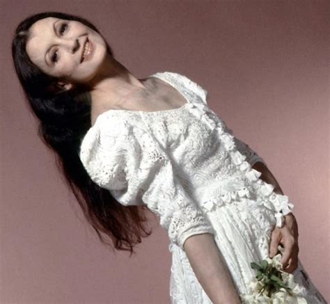 Era nata nel capoluogo lombardo il 20 agosto del 1936, figlia di un tranviere. CARLA FRACCI ballerina Etoile - www.DanzaDance.com